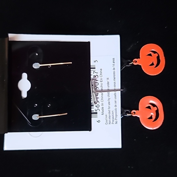 New! HALLOWEEN Candy Corn Spider Jack O Lantern Linear Hook Earrings. - Picture 6 of 6